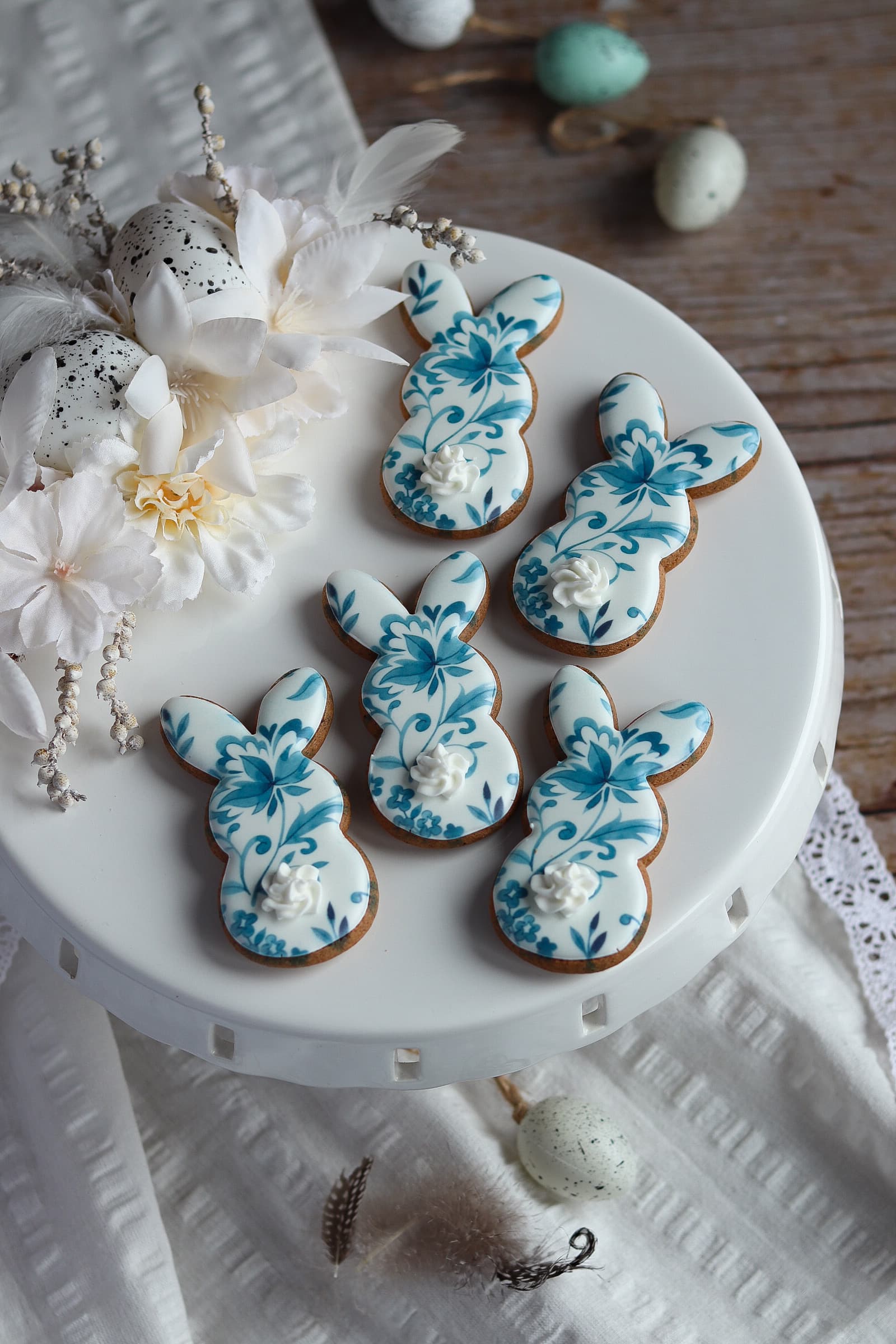 KRÓLICZEK PORCELANOWY - PIERNICZEK WIELKANOCNY