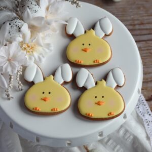 KURCZAK Z USZAMI KRÓLIKA- PIERNICZEK WIELKANOCNY